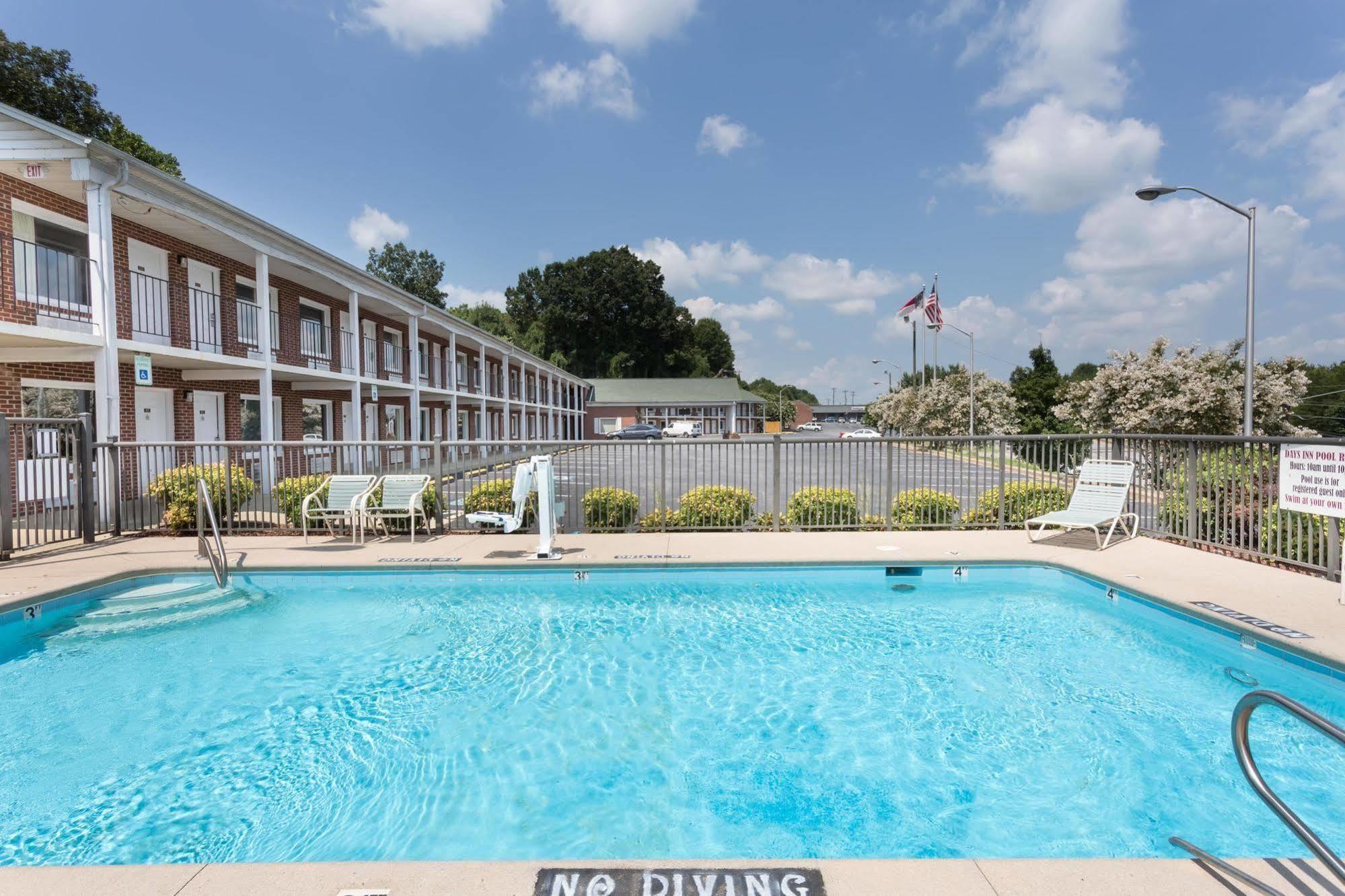 Hamilton Inn Jonesville I-77 Exterior photo